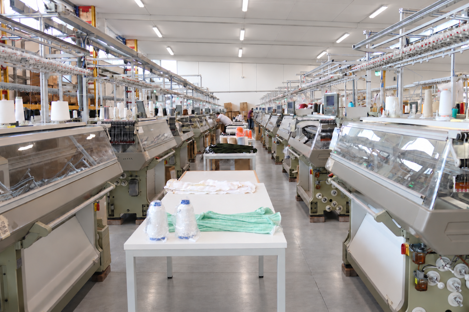 Sala macchine con rettilinee, copertina della guida pratica per il processo di tessitura nella maglieria